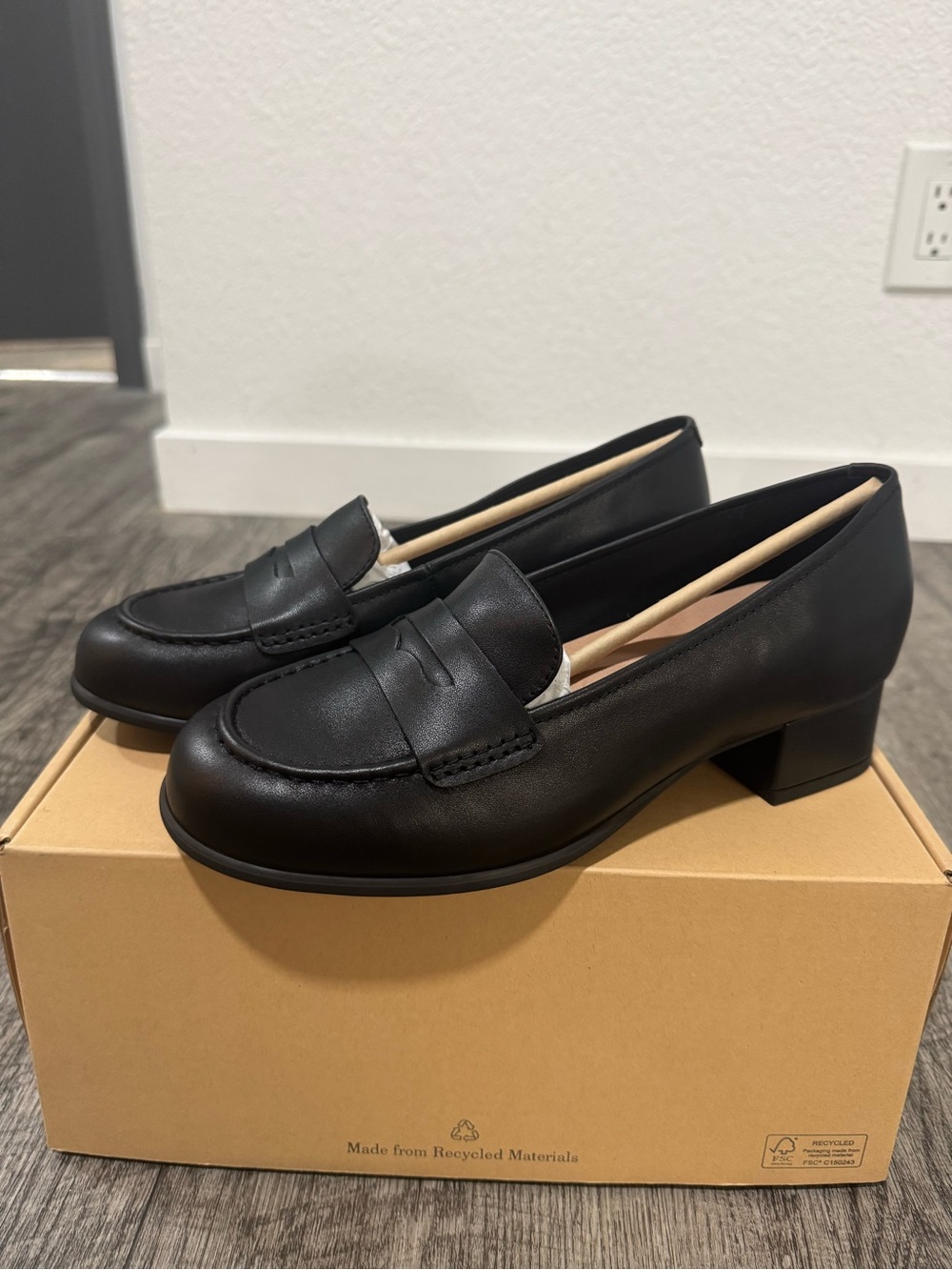 Classic Black Leather Loafers women’s US7